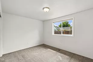 1827 Lillian St, Medford, OR 97501 - Photo 18
