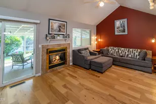 20705 Wishing Well Ct, Bend, OR 97701 - Photo 2
