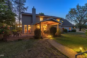 575 Pavillian Dr, Grants Pass, OR 97526 - Photo 4