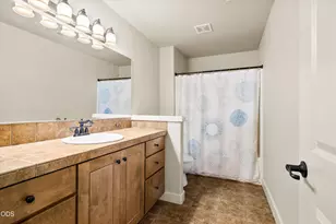 478 NW Flagline Dr, Bend, OR 97703 - Photo 36