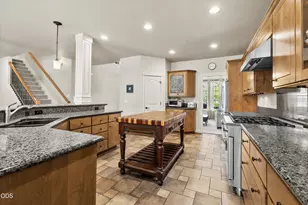 478 NW Flagline Dr, Bend, OR 97703 - Photo 16