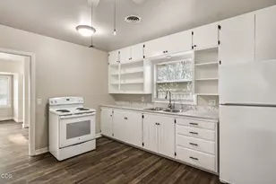 947 SW 14th St, Redmond, OR 97756 - Photo 10