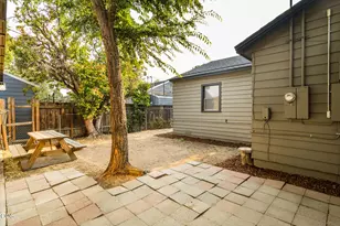 947 SW 14th St, Redmond, OR 97756 - Photo 16