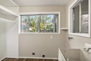 947 SW 14th St, Redmond, OR 97756 - Photo 12