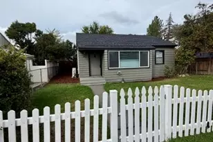 947 SW 14th St, Redmond, OR 97756 - Photo 2