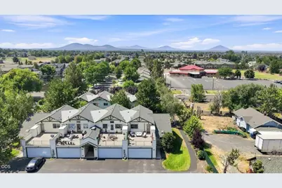 438 NW 19th #UNIT 5, Redmond, OR 97756 - Photo 2
