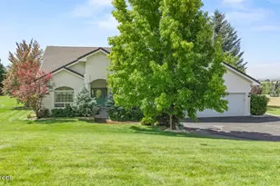 9456 Greenbrier Dr, Klamath Falls, OR 97603 - Photo 1