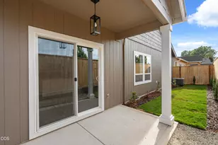 2235 Piazza Dr, Medford, OR 97501 - Photo 8