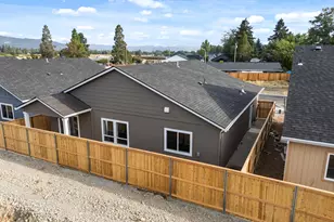 2235 Piazza Dr, Medford, OR 97501 - Photo 26
