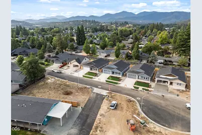 2235 Piazza Drive, Medford, OR 97501 - Photo 32