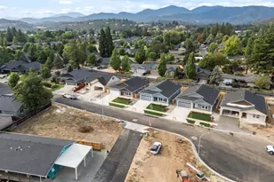 2235 Piazza Dr, Medford, OR 97501 - Photo 32