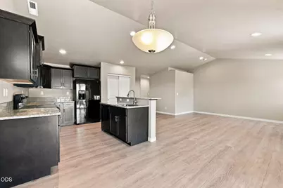 2555 SW 43rd Place, Redmond, OR 97756 - Photo 4