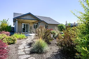 2555 SW 43rd Pl, Redmond, OR 97756 - Photo 32
