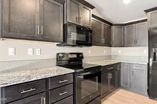 2555 SW 43rd Pl, Redmond, OR 97756 - Photo 6
