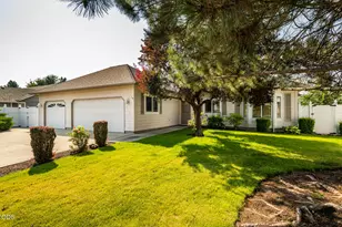 3916 SW Sam Snead Ct, Redmond, OR 97756 - Photo 1