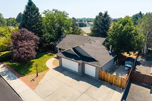 1622 NW Spruce Ave, Redmond, OR 97756 - Photo 2