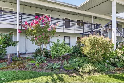 737 Stevens Street #109, Medford, OR 97504 - Photo 2