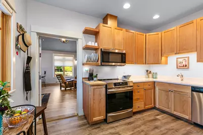 780 W View Loop, Sisters, OR 97759 - Photo 10