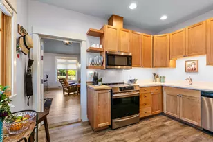 780 W View Loop, Sisters, OR 97759 - Photo 10