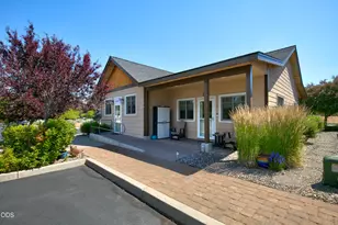 780 W View Loop, Sisters, OR 97759 - Photo 2