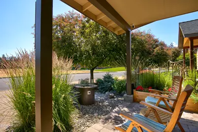780 W View Loop, Sisters, OR 97759 - Photo 16