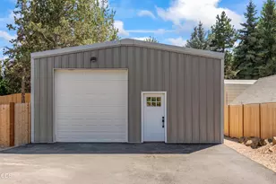 20569 Ambrosia Ln, Bend, OR 97702 - Photo 32
