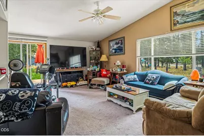 54690 Pinewood Avenue, Bend, OR 97707 - Photo 4