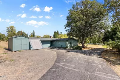 1591 Highway 234, Eagle Point, OR 97524 - Photo 8