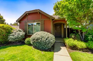 417 NW 27th St, Redmond, OR 97756 - Photo 2