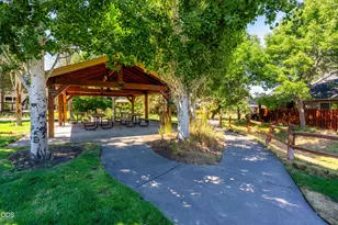 417 NW 27th St, Redmond, OR 97756 - Photo 36