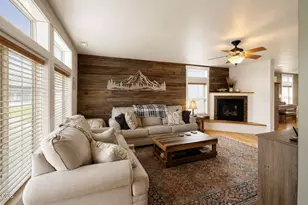 1144 Highlands Dr, Eagle Point, OR 97524 - Photo 2