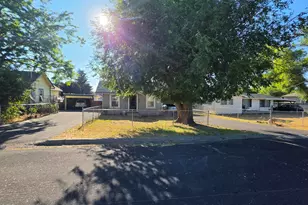 1518 Pleasant Ave, Klamath Falls, OR 97601 - Photo 2