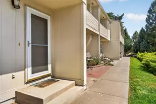 1050 NE Butler Market Rd, Bend, OR 97701 - Photo 14