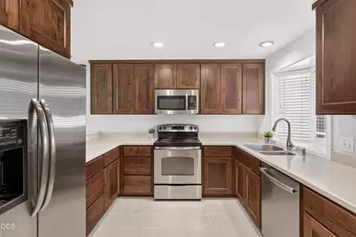 1050 NE Butler Market Road #APT 29, Bend, OR 97701 - Photo 4