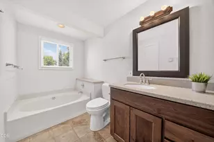 1050 NE Butler Market Rd, Bend, OR 97701 - Photo 6