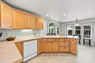 2067 NW Poplar Pl, Redmond, OR 97756 - Photo 2
