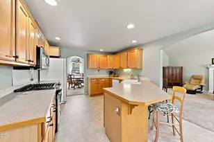2067 NW Poplar Pl, Redmond, OR 97756 - Photo 8