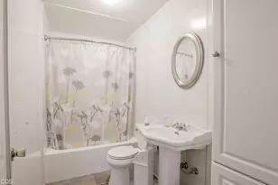 416 W Stewart Ave, Medford, OR 97501 - Photo 8