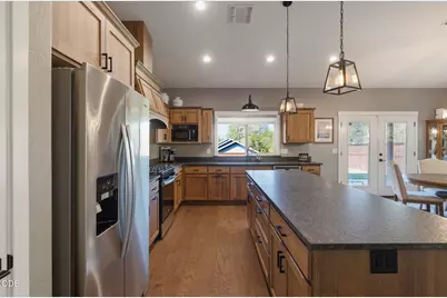 326 SW Kennedy Way, Grants Pass, OR 97526 - Photo 6