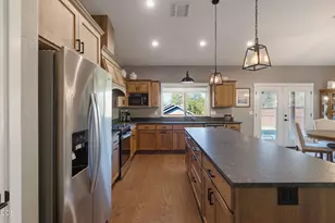 326 SW Kennedy Wy, Grants Pass, OR 97526 - Photo 6