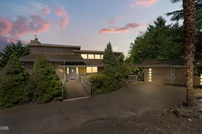 1459 Highcrest Drive, Medford, OR 97504 - Photo 2