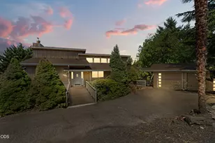 1459 Highcrest Dr, Medford, OR 97504 - Photo 2