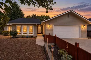 128 Fawn Cir, Shady Cove, OR 97539 - Photo 1