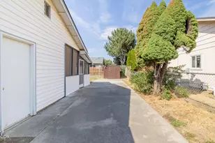 101 Hickory Dr, Rogue River, OR 97537 - Photo 32
