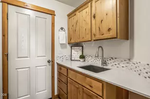 60813 Grand Targhee Dr, Bend, OR 97702 - Photo 14