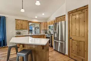 60813 Grand Targhee Dr, Bend, OR 97702 - Photo 10
