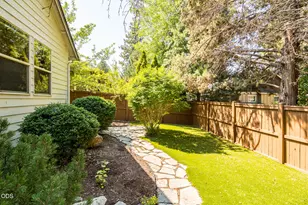 60813 Grand Targhee Dr, Bend, OR 97702 - Photo 26