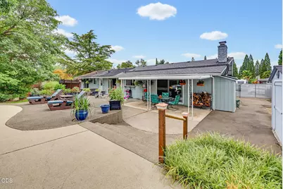 1964 Camellia Avenue, Medford, OR 97504 - Photo 10