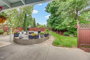 1964 Camellia Ave, Medford, OR 97504 - Photo 4