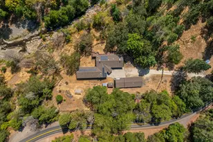 12330 E Evans Creek Rd, Rogue River, OR 97537 - Photo 2